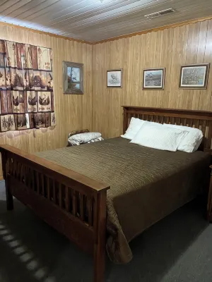 Cozy Country Cabin! 1 mile from Lake and beach area!