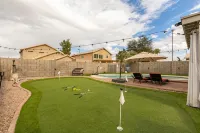 Great location with King Suite, Game Room, HEATED Pool, and Putting Green! - 私人泳池