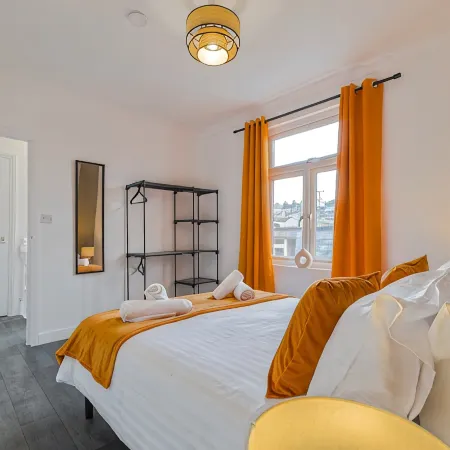 Station Side Sanctuary - 2BR Central Brighton Stay
