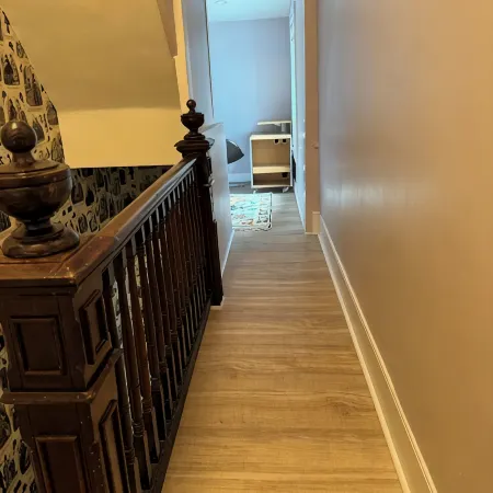 Thoughtfully Restored Victorian-Walk to Main st and Train