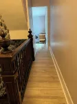 Thoughtfully Restored Victorian-Walk to Main st and Train - Wifi