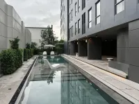 G9 HOTEL Kanchanaburi ウォー・ミュージアム周辺のホテル
