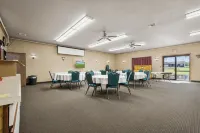 De Smet Super Deluxe Inn and Suites - spa