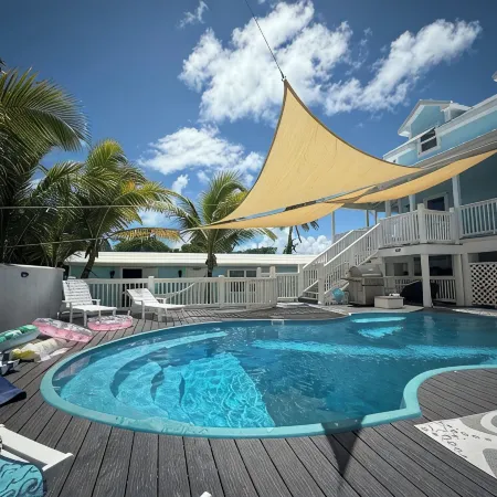 7Br7BA, Pool, 2 Boat Slips, Steps to Tahiti Beach, Sleeps 18, +Cabana Adds 2