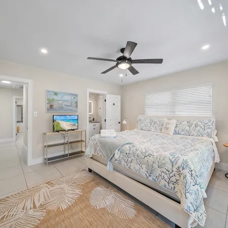 Renovated Modern Spacious Ranch with Pool near Siesta Key Beach and Downtown SRQ