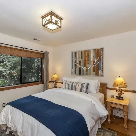Lake Home in the Pines with a Dodger history