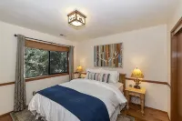 Lake Home in the Pines with a Dodger history - 부티크