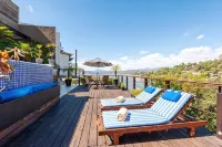Casa Azul Lakeview Terrace Retreat in Avándaro - 4-Star