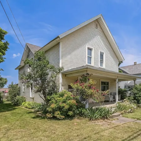 Renovated Victorian Home with Private Garden & Fire Pit!