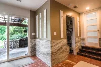 Alta Peak House~Private EV Outlet, ;Outdoor Pool; Close to SNP entry - 3 estrellas