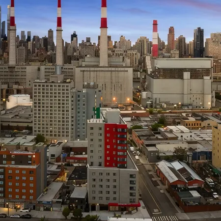 Hampton Inn by Hilton Long Island City New York Отели рядом с достопримечательностью «Музей Гуггенхайма»