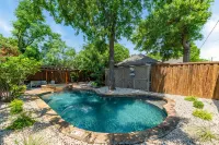 Sunset House - Luxury Pool and Hot Tub Retreat - Private Pool