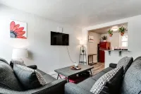 Remodeled 2 bdrm duplex near the U of O - Apartments