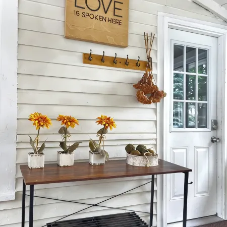 Fun Downtown Location 2nd flr