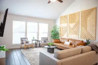 Scandi Home by Turnpike - KING Bed, Fast WiFi - 3-Star