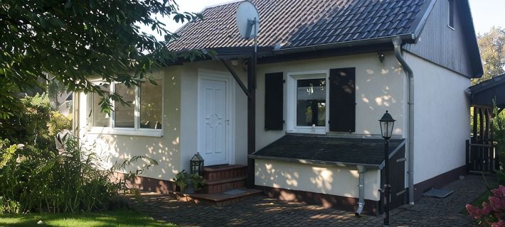 Vacation home in Bernau near Berlin in a quiet location with veranda and terrace 바르님 군 호텔