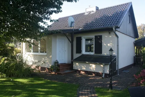 Vacation home in Bernau near Berlin in a quiet location with veranda and terrace - Homestays