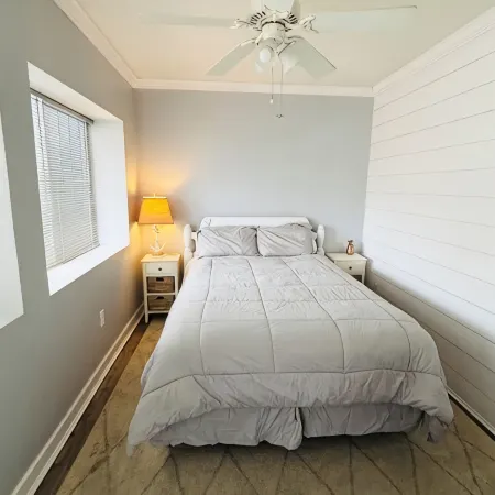 CONDO Water front, bay breeze, fishing paradise and family friendly 2 bedroom