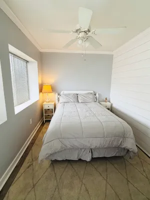CONDO Water front, bay breeze, fishing paradise and family friendly 2 bedroom