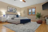 LakeMonona Waterfront + PrivateDock + FencedYard + HotTub + GameRoom + Evcharger