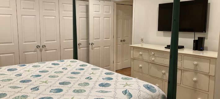 BEAUTIFULLY DECORATED ~ CLOSE TO THE BEACH ~ 5 BEDROOM/4 BATH Hotels in Corolla