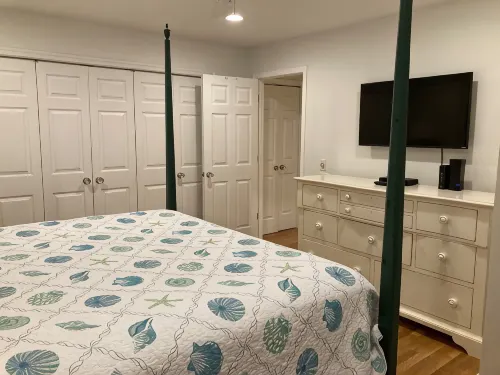 BEAUTIFULLY DECORATED ~ CLOSE TO THE BEACH ~ 5 BEDROOM/4 BATH - Swimmingpools