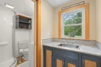 Cozy 4 season waterfront cottage in the white mountains on the bearcamp river! - Beach