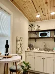 Romantic studio cottage, ride 2 Wolf Pen Gap, king, paved rd, fire pit, private. - 4-Star