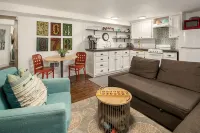 Private 5 Star One Bedroom Bungalow near the Airport/Ocean and 15 min to Seattle - 3-Sterne