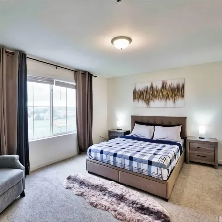 Mountain View house with, Jacuzzi, 5 beds 3.5 bath near Airport