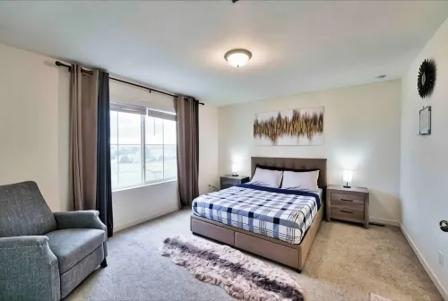 Mountain View house with, Jacuzzi, 5 beds 3.5 bath near Airport