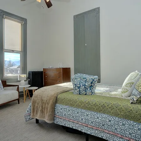 Historic comfy loft in the heart of Salida! View calendar