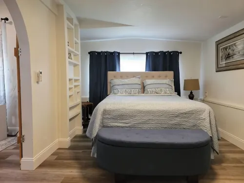 Cocoa Village Hideaway - 1 Bedroom/1 Bath Walk to Riverfront and Restaurants