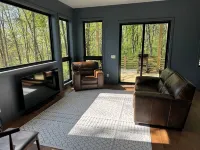 The Bird House - Brand New, 3.5 Miles from VT, Privacy, Tile Shower, King Bed. - 4-Star