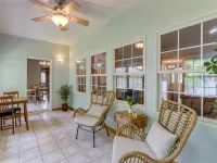 Modern Home in the Heart of Murphy, Hi-Tech Massage Chair, Jetted Tub, KING Bd! マーフィーのホテル