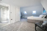 Newly Refurbished Modern 4 Bed Detached House - balcon