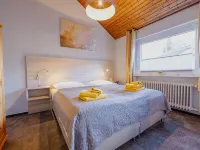 Light-flooded architect house in a quiet location FeWo "Yellow" Hotels in Edertal