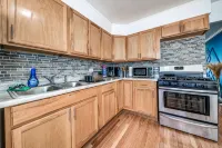 Modern 2Bdrm Westchester Home with brand-new out door HOT TUB - Homestays