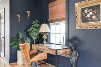 Moody, Vintage Retreat in Church Hill, Close to Parks, Restaurants + Nightlife - บังกะโล