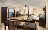 Oceanfront Penthouse,Stunning Exquisitely Maintained,Amazing Sunsets, Hot Tub - 4-Star