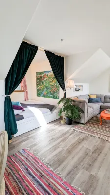 Quirky Farm Stay - 2 Bedrooms - Hot tub - balcón