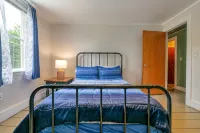 5BR 3 Bath-The Maine House@Twin Hills Cottages - 2-Star