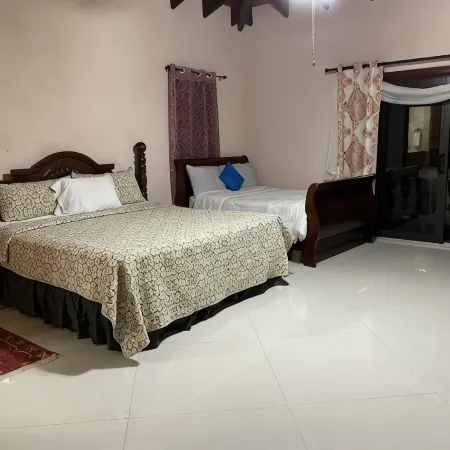 Playcation in Paradise villa with endless water view
