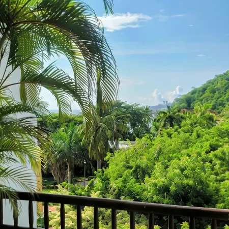 Huatulco beauty in Chahue Bay. Large family condo with ocean and mountain views