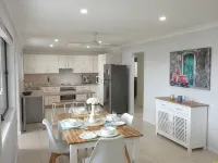 Mooloolaba Beach House- Pet friendly - บังกะโล