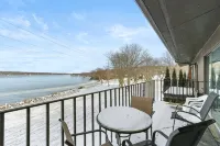 7 mins from your waterfront deck to downtown! Peaceful, private, roomy. - 3-Sterne