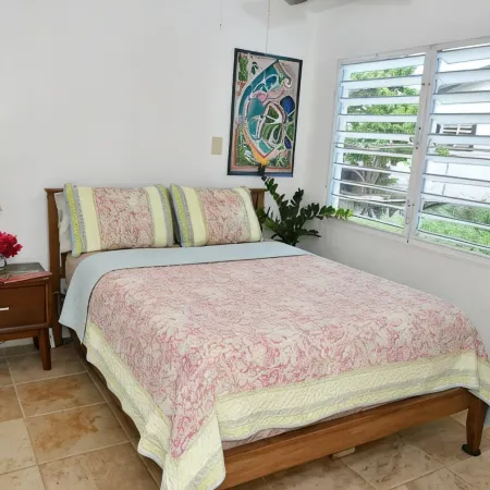 Modern Chic 1BR Apt w/ W/D & Island Fruit Garden