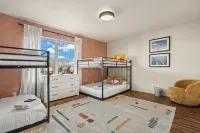 ABQ Oasis! Pool and Hot Tub OPEN ALL YEAR!, Game Room, Golf, Great for Reunions! - 私人泳池