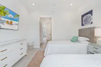 Private 7 Mile Beach Beach Club. Ocean views from Roof Terrace and Pool Pavilion - 4-Star
