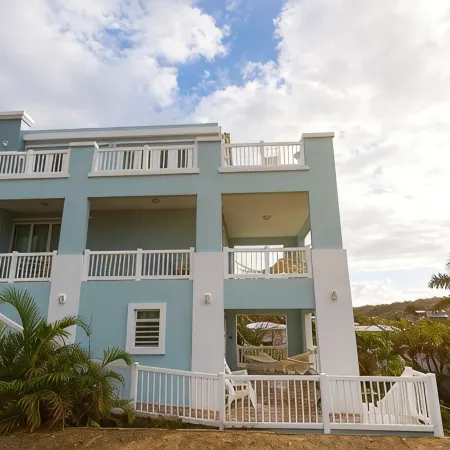 Seahorse Suite – Stunning Caribbean Views , Covered Terrace & Family Friendly!